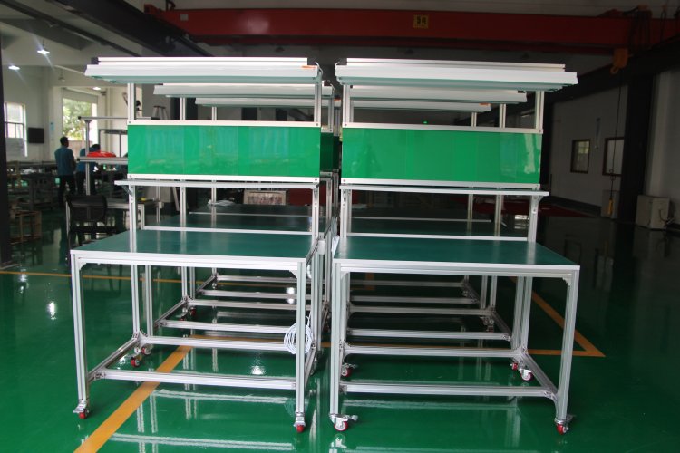 Medium-sized shelf